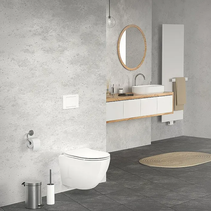 LuxeBath Wand-WC - Spülrandlos, Spülform: Tief, WC Abgang: Waagerecht, Weiß - Ein modernes Badezimmer mit einer wandhängenden Toilette, einem runden Spiegel und einem Waschtisch mit weißen Schränken.