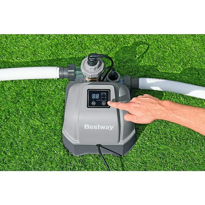 Bestway Salzwassersystem Hydrogenic - Passend für: Filtersysteme ab 1.249 l/h Leistung, Benötigte Start-Salzmenge: 3 g/l - Bestway Filterpumpe in Betrieb.
