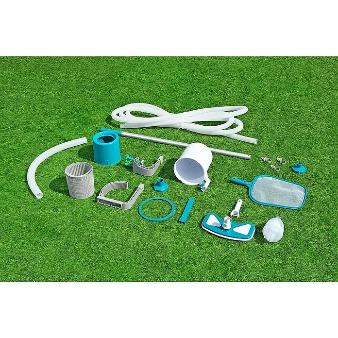 Bestway Reinigungs-Set AquaClean™ Deluxe - 4 -tlg. - Poolreinigungsset mit Kescher, Bürste, Schlauch und weiteren Zubehörteilen auf Rasen.