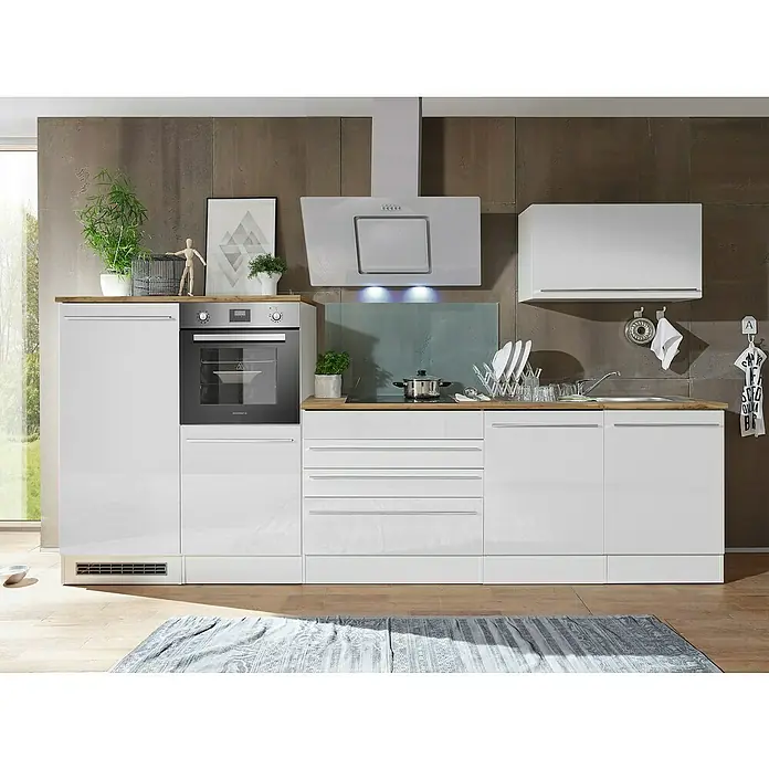 Respekta Premium Küchenzeile Gabriel - Breite: 320 cm, Weiß, Mit Elektrogeräten - Ein modernes Küchendesign mit weißen Schränken, einer Dunstabzugshaube und einer eleganten Arbeitsplatte. Perfekt für stilvolles Kochen.