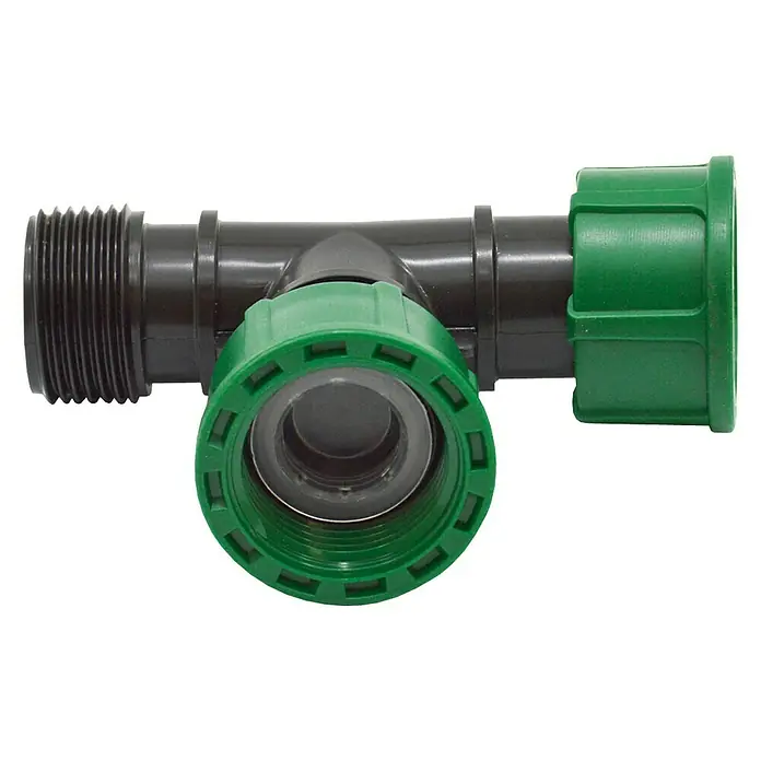 Codo Electroválvula Macho Hembra - 1″ - Conector en T, una pieza en T negra con cierres verdes, ideal para sistemas de riego e instalaciones de fontanería.