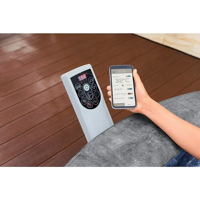 Bestway Lay-Z-Spa Mobil-Whirlpool Carrara Air Jet - Ø x H: 170 x 65 cm, Dunkler Alabaster, 850 l - Das Bild zeigt die Steuerung und die App eines LAY-Z-SPA Whirlpools, die eine Temperatur von 32°C anzeigt und komfortable Bedienung ermöglicht.