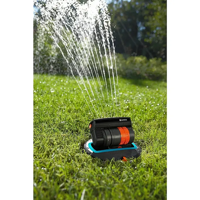 Gardena Sprinklersystem Viereckregner OS 140 Komplettset - Max. Regnerfläche: 140 m², 10 -tlg. - Der Gardena Vielflächenregner AquaZoom Compact bewässert Rasenflächen präzise und gleichmäßig. Ideal für kleine bis mittelgroße Gärten.