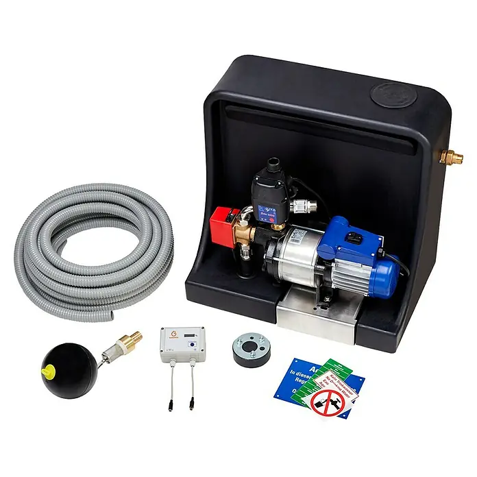 Garantia Anschluss-Set Haus PROline - Geeignet für: Regenwassernutzungsanlagen - Produktabbildung eines Hauswasserwerks mit Zubehör, ideal für die Gartenbewässerung und die Versorgung im Haus.