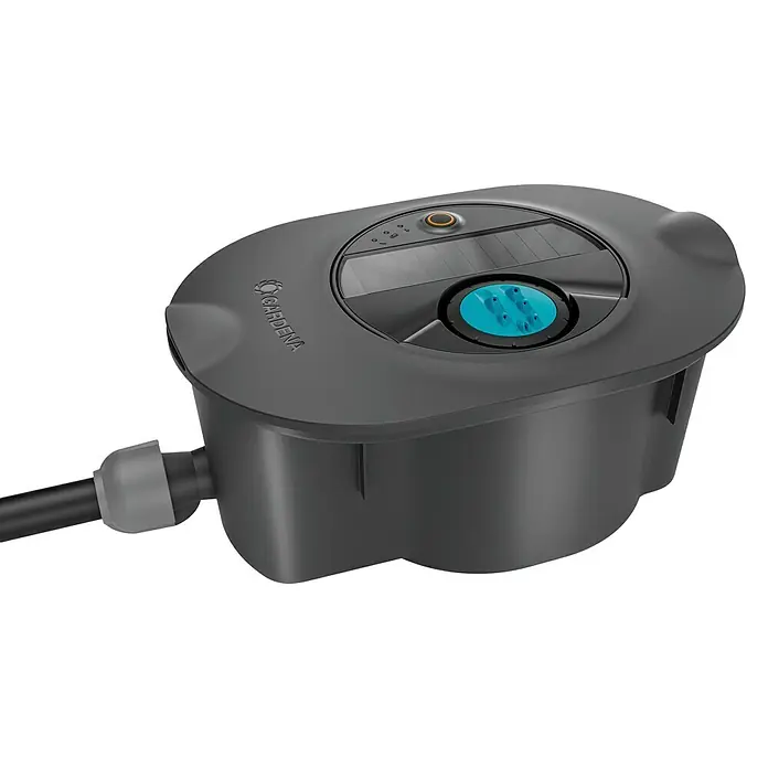 Gardena Sprinklersystem Versenkregner-Set AquaPrecise Basis - Max. Regnerfläche: 320 m², Reichweite ca.: 2 m - 10 m - Gardena Bewässerungssteuerung Select mit Solarpanel zur automatischen und ressourcenschonenden Bewässerung im Garten.
