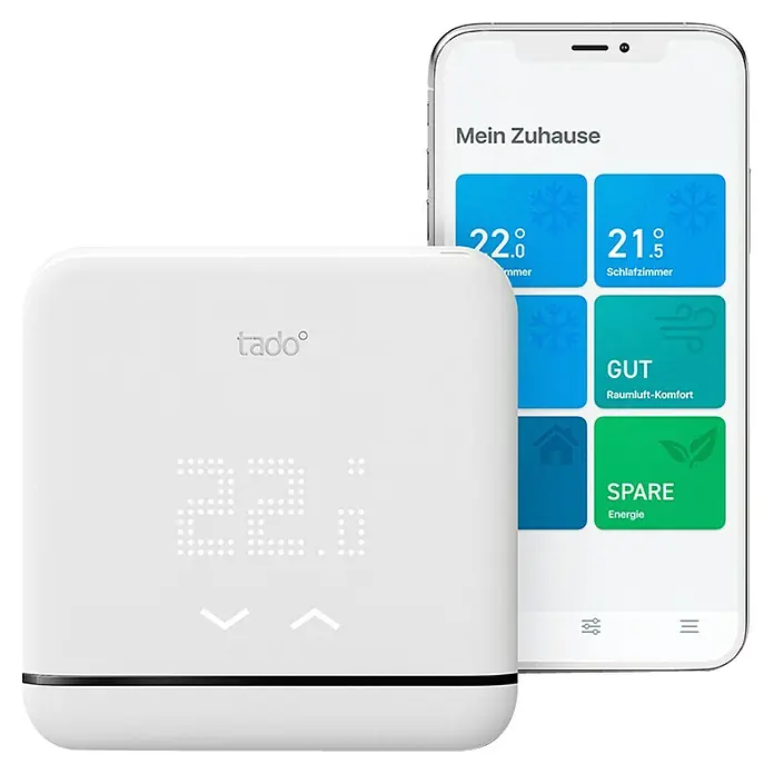 Tado Control de aire acondicionado - Control inteligente: App Tado - Primer plano de un termostato inteligente Tado y un teléfono que muestra la aplicación Tado con un indicador de temperatura.