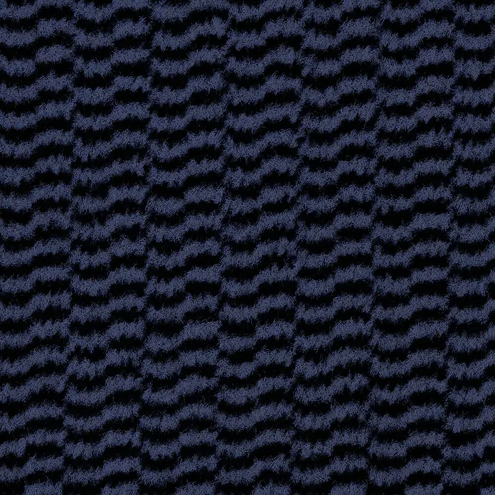 Fußmatte Sky Novo - Blau, 60 x 40 cm, 100 % Polypropylen - Eine Nahaufnahme eines dunkelblauen Teppichs mit einem wellenförmigen Muster, das eine strukturierte und gemütliche Oberfläche zeigt.
