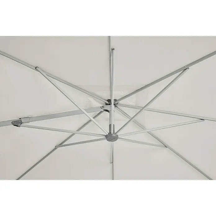 Suncomfort Ampelschirm Familyflex - Hellgrau, Bespannungsmaß (L x B): 250 x 250 cm - Innenansicht eines weißen Sonnenschirms mit silbernem Gestell. Das robuste Design sorgt für Schatten und Stabilität im Außenbereich.