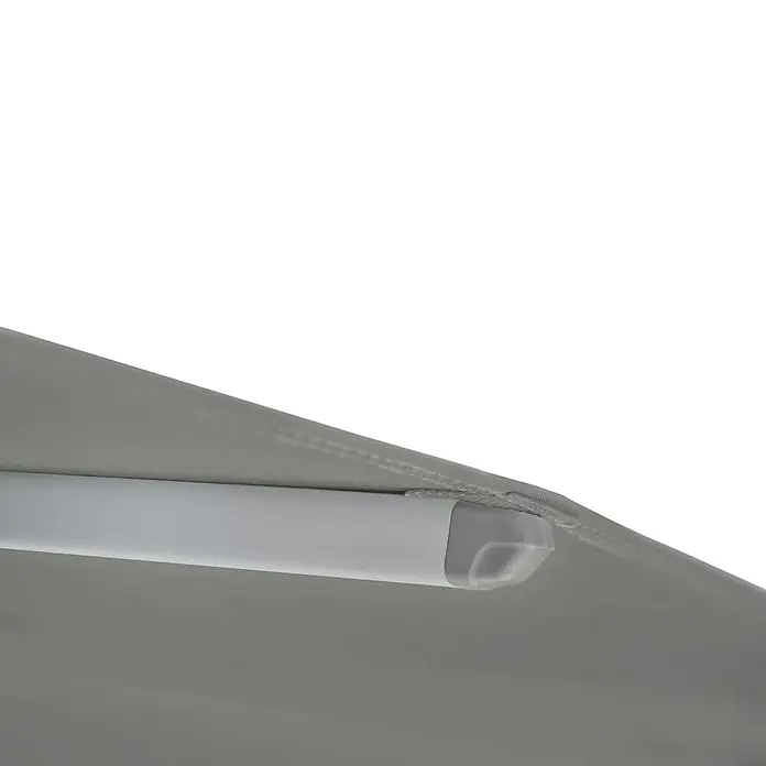 Suncomfort Ampelschirm rund Familyflex - Steingrau, Durchmesser Bespannung: 300 cm - Nahaufnahme einer weißen Rolljalousie, die Lichtschutz und Privatsphäre bietet.\n