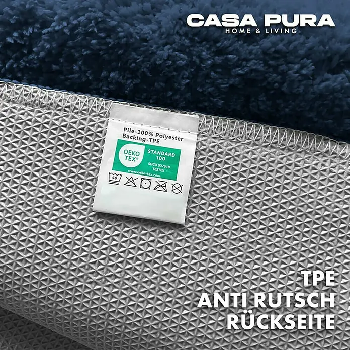 Floordirekt Badteppich Sky - 120 x 70 cm, Dunkelblau, 100% Polyester - Detailansicht eines Teppichs von Casa Pura mit rutschfester TPE-Rückseite und Öko-Tex Standard 100 Zertifizierung.