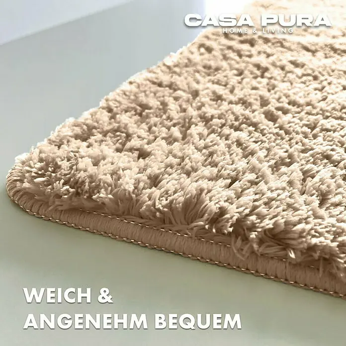 Floordirekt Badteppich Sky - 120 x 70 cm, Beige, 100% Polyester - Nahaufnahme eines beigefarbenen, weichen und flauschigen Casa Pura Teppichs.