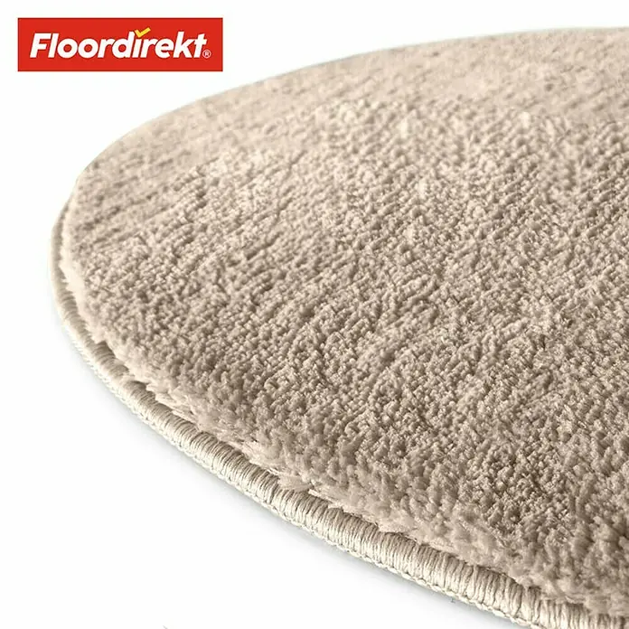 Floordirekt Badteppich Sky - 120 x 120 cm, Beige, 100% Polyester - Nahaufnahme eines beigen Teppichs von Floordirekt mit weicher Textur und schlichter Kante. Ideal für ein gemütliches Ambiente.