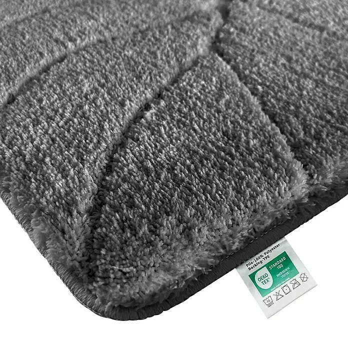Floordirekt Badteppich Maris - 60 x 40 cm, Dunkelgrau, 100% Polyester - Detailaufnahme einer grauen Badematte mit OEKO-TEX Standard 100 Zertifikat für Schadstofffreiheit.