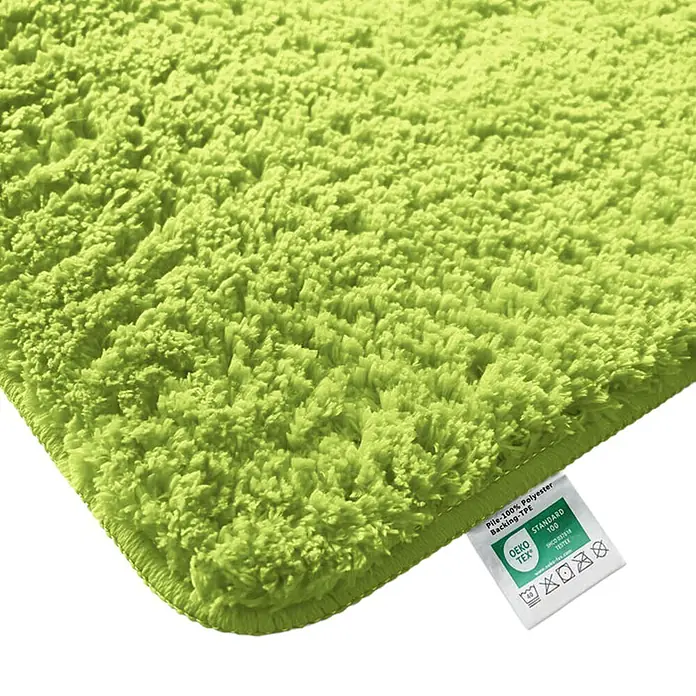 Floordirekt Badteppich Sky - 150 x 80 cm, Apfelgrün, 100% Polyester - Ein weicher, grüner Teppich mit dem Hinweis, dass er aus 100% Polyester besteht und eine TPE-Rückseite hat.