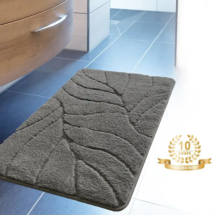 Floordirekt Badteppich Maris - 60 x 40 cm, Dunkelgrau, 100% Polyester - Graue Badematte mit Blattmuster, ideal für jedes Badezimmer. Die rutschfeste Unterseite sorgt für Sicherheit und Komfort.