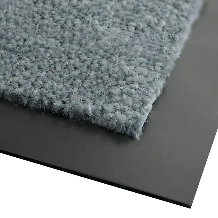 Fußmatte Monochrom - Silbergrau, 180 x 60 cm, 100 % Polyamid - Graue Schmutzfangmatte mit Flor auf einer grauen, glatten Unterlage. Ideal für Eingänge, um Schmutz und Feuchtigkeit zu reduzieren.