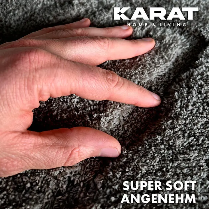 Floordirekt Badteppich Atlantis - 100 x 60 cm, Dunkelgrau, 100% Polyester - Nahaufnahme eines KARAT-Teppichs, der für seine weiche Textur und OEKO-TEX®-Zertifizierung bekannt ist.
