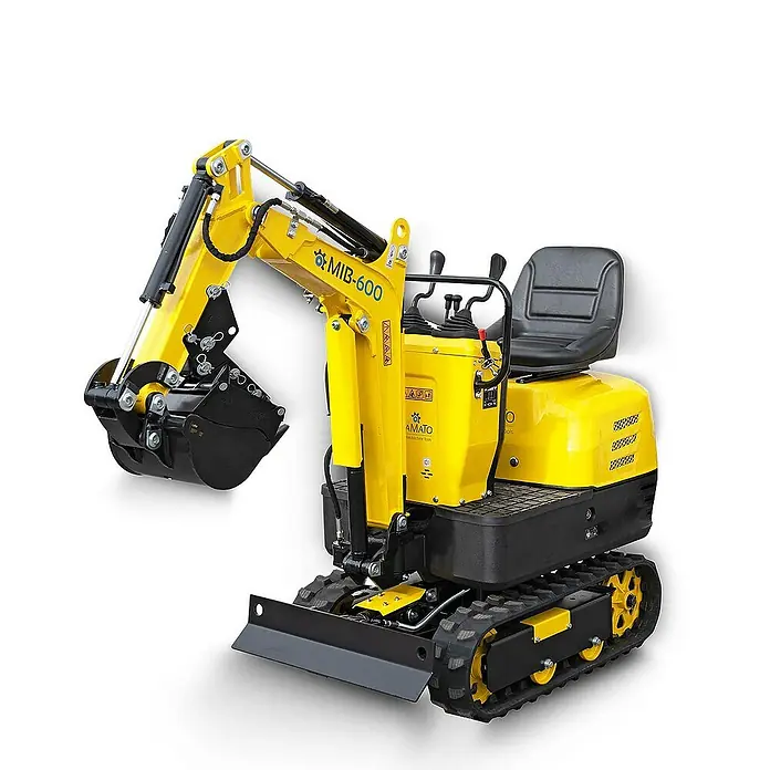 Bamato Minibagger Haltekralle & Greifer 2 in 1 für MIB-600 -  - Das Bild zeigt einen gelben Amato MIB-600 Minibagger. Der Minibagger ist auf einem weißen Hintergrund freigestellt und detailreich abgebildet.