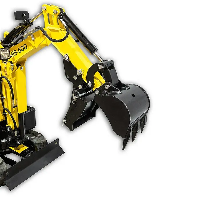 Bamato Minibagger Haltekralle & Greifer 2 in 1 für MIB-600 -  - Nahaufnahme eines gelben MIB-600 Baggers. Das robuste Design und die leistungsstarke Schaufel machen ihn ideal für Bauprojekte.