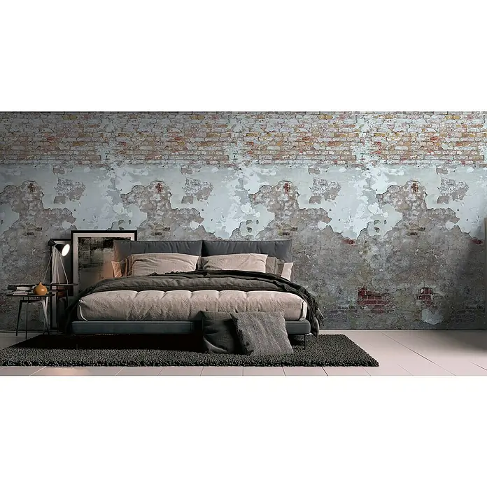 A.S. Création The Wall 2 Fototapete mit verwitterter Steinwand - B x H: 159 x 280 cm, Vlies - Stilvolles Schlafzimmer mit modernem Bett, minimalistischem Nachttisch und abstrakter Wandkunst. Gemütliche Atmosphäre für erholsame Nächte.