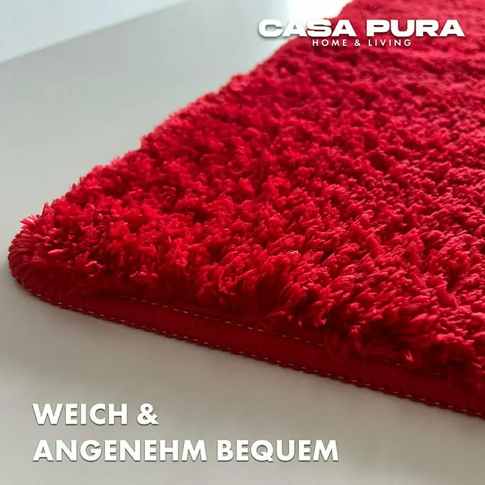 Floordirekt Badteppich Sky - 60 x 50 cm, Beerenrot, 100% Polyester - Detailaufnahme eines roten Casa Pura Teppichs, der Weichheit und Komfort verspricht.
