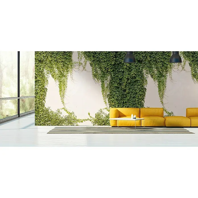 A.S. Création The Wall 2 Fototapete Ranken - B x H: 371 x 280 cm, Vlies - Das moderne Wohnzimmer mit gelbem Sofa, weißem Tisch und einer Wand voller Grünpflanzen bietet ein stilvolles und einladendes Ambiente.