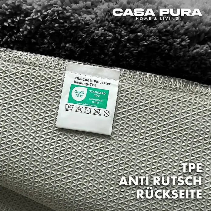 Floordirekt Badteppich Sky - 60 x 50 cm, Schwarz, 100% Polyester - Detailansicht eines Casa Pura Teppichs mit TPE Anti-Rutsch Rückseite und Öko-Tex Standard 100 Zertifizierung für hohe Qualitätsansprüche.