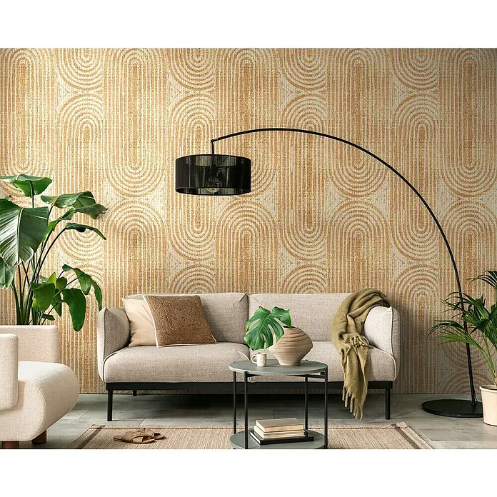 A.S. Création The Wall 3 Fototapete Formen - B x H: 159 x 280 cm, Vlies - Wohnzimmer mit beigem Sofa, Stehlampe und dekorativer Wandtapete.