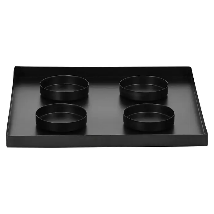 Adventskerzenhalter - Schwarz, L x B x H: 30 x 3 x 2 cm - Eine schwarze Grillplatte mit vier kreisförmigen Formen. Ideal für Burger oder Spiegeleier, perfekt zum Grillen im Freien.