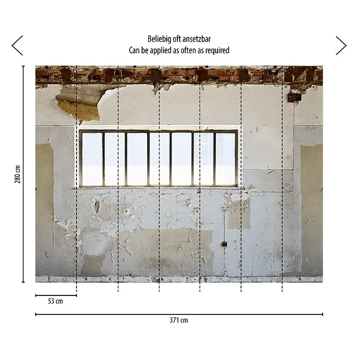 A.S. Création The Wall 2 Fototapete Zimmerwand - B x H: 371 x 280 cm, Vlies - Ein Foto einer beschädigten Wand mit einem Fenster, versehen mit Maßen und dem Hinweis, dass es beliebig oft ansetzbar ist.