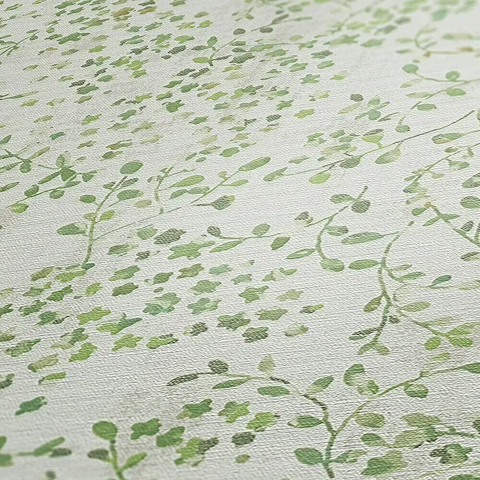 A.S. Création Pintwalls 2 Vliestapete Blumen - Grün-Weiß-Creme, Floral, 10,05 x 0,53 m - Nahaufnahme einer Tapete mit einem zarten grünen Blättermuster, das eine natürliche und beruhigende Atmosphäre schafft.