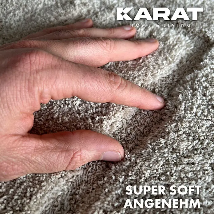Floordirekt Badteppich Atlantis - 100 x 60 cm, Silbergrau, 100% Polyester - Nahaufnahme eines weichen Teppichs der Marke Karat Home & Living mit einem OEKO-TEX®-Zertifikat.
