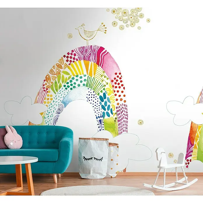 A.S. Création The Wall 2 Fototapete Regenbogen - B x H: 265 x 280 cm, Vlies - Kindliches Kinderzimmer mit bunten Regenbogen Wandbildern, einem blauen Sofa und einem weißen Schaukelpferd für eine fantasievolle Atmosphäre.