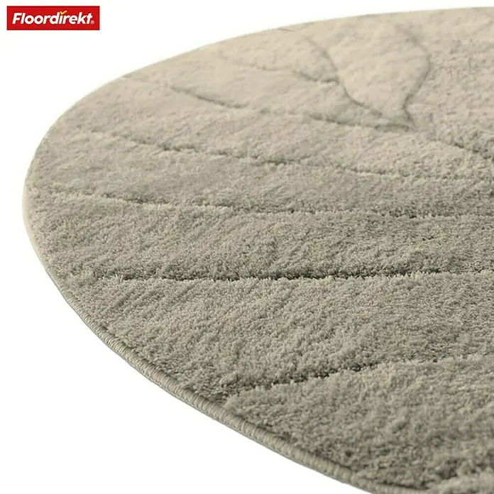 Floordirekt Badteppich Maris - 120 x 120 cm, Ivory, 100% Polyester - Nahaufnahme eines runden, beigen Teppichs mit Blattmuster, der eine weiche Textur und eine dezente Eleganz für jeden Raum verspricht.