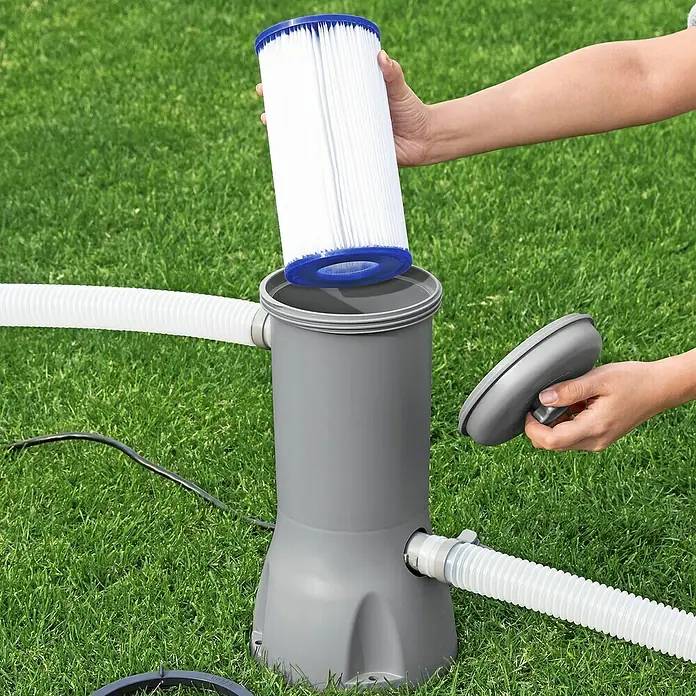 Bestway Filterkartusche - Filterleistung: 5.678 l/h - Bild einer Poolfilterpumpe.