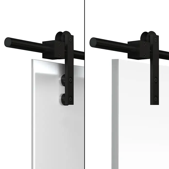 Diamond Doors Schiebetürbeschlag Galaxy Premium Black - Schwarz, Art Beschlag: Offen, 2.000 mm, Passend für: Diamond Doors Glas- oder Holzschiebetüren - Zwei weiße Schiebetüren mit schwarzen Beschlägen vor einem schwarzen Hintergrund.