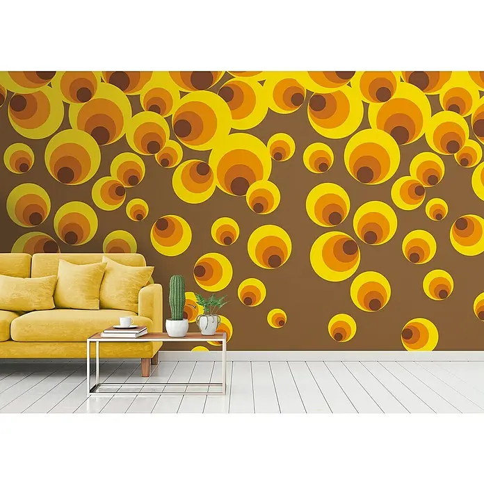 A.S. Création The Wall 2 Fototapete Kreise - B x H: 159 x 280 cm, Vlies - Das auffällige Wohnzimmer mit einem gelben Sofa, einem Couchtisch und einer Retro-Tapete verleiht dem Raum einen einzigartigen Charakter.