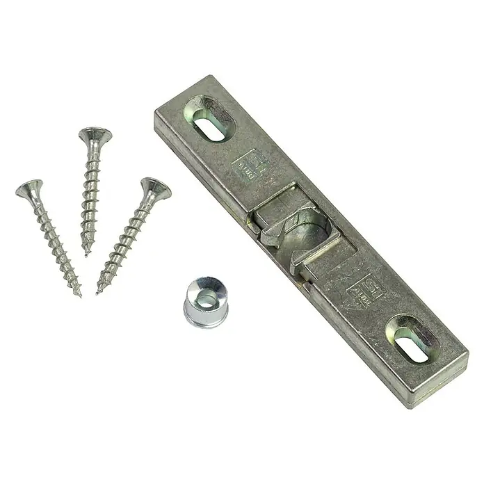 Solid Elements Balkontürschnäpper - Passend für: Balkontüren mit 70 mm und 90 mm Bautiefe - Nahaufnahme von drei Schrauben, einer Unterlegscheibe und einer metallenen Montageplatte für Möbelbeschläge auf schwarzem Hintergrund.