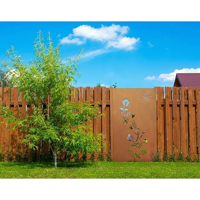 Jabo-Design Sichtschutzelement Set - Dekor Lilie, Edelrost, Stahl - Ein dekoratives Gartenzaunelement aus Metall mit filigranem Blumendesign, das dem Garten eine elegante Note verleiht.