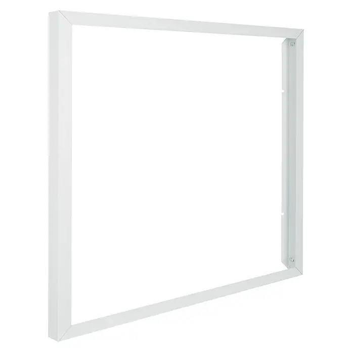 Ledvance LED-Panel Surface Mount Kit - L x B x H: 63,8 x 68,8 x 7 cm, Weiß - Nahaufnahme eines weißen Fensterrahmens mit klaren Linien und modernen Designelementen, der eine leere Fläche umrahmt.