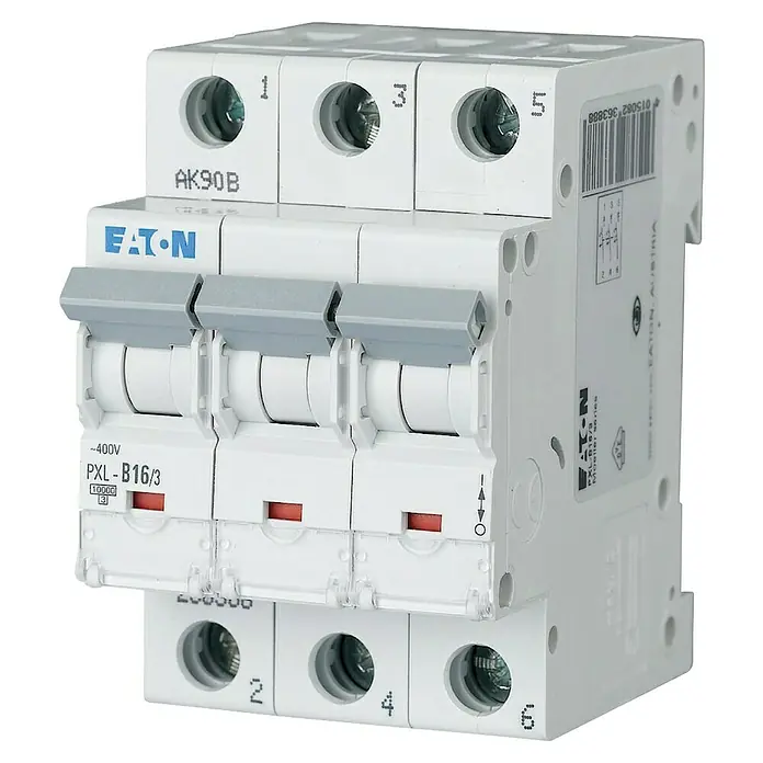 Eaton Sicherungsautomat xPole PXL-C16/3 - Polanzahl: 3 Stk. - Detailaufnahme eines dreipoligen EATON PXL-B16/3 Leitungsschutzschalters mit gut erkennbaren Anschlüssen und technischen Details.
