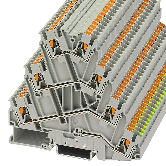 Phoenix Contact Durchgangsklemme PT 3-stöckig 2,5 mm² 3210542 - Grau - Detailaufnahme von Reihenklemmen in Grau und Orange, die eine strukturierte und ordentliche elektrische Verbindungslösung darstellen.