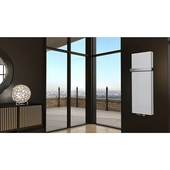 Badheizkörper Manhattan - B x H: 470 x 1.200 mm, Weiß, Mit Halter 50mm, Nennleistung: 1.458 W - Moderne Inneneinrichtung mit einem stilvollen Heizkörper an der Wand, der Eleganz und Funktionalität in Einklang bringt.