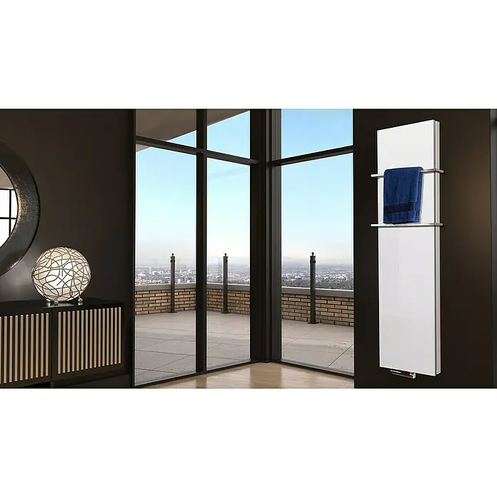 Badheizkörper Manhattan - B x H: 470 x 1.800 mm, Weiß, 2 x Halter 15mm, Nennleistung: 1.964 W - Luxuriöser Handtuchwärmer in einem modernen Badezimmer. Das schlanke, weiße Design ergänzt das elegante Interieur und bietet gleichzeitig Wärme und Komfort.