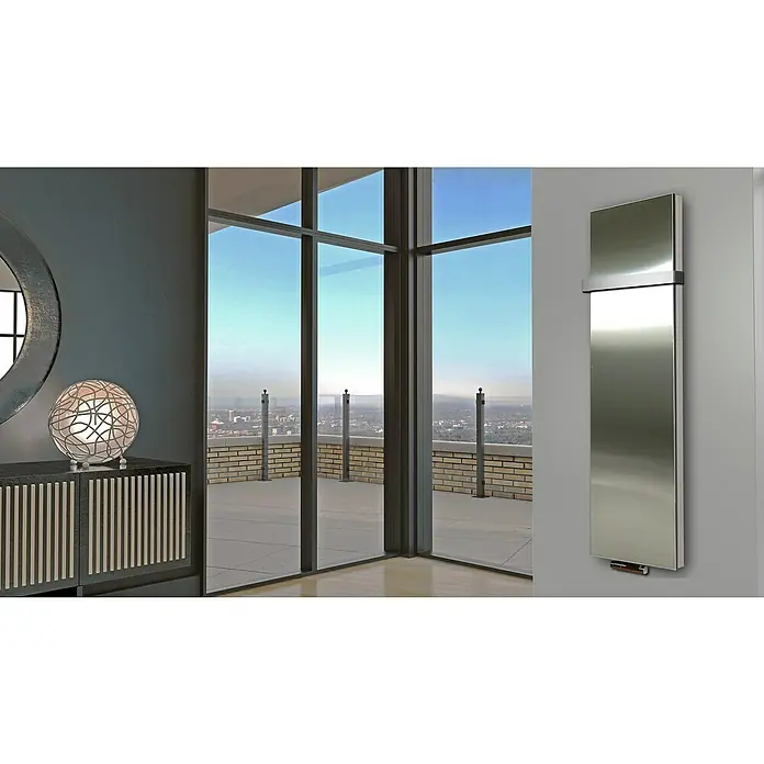 Badheizkörper Manhattan - B x H: 470 x 1.800 mm, Edelstahl, 1 x Halter 50mm, Nennleistung: 1.964 W - Modernes Badezimmer mit stilvollem, rechteckigem Spiegelheizkörper an der Wand. Elegantes Design trifft auf Funktionalität.