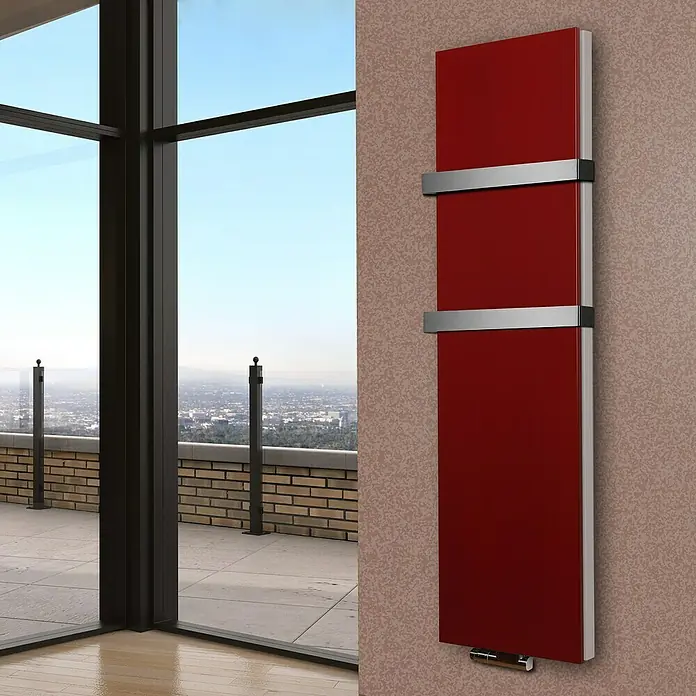 Badheizkörper Manhattan - B x H: 470 x 1.800 mm, Rot, 2 x Halter 50mm, Nennleistung: 1.964 W - Roter Design-Heizkörper mit Chromstreifen. Ein stilvolles und modernes Heizgerät für Ihr Zuhause.
