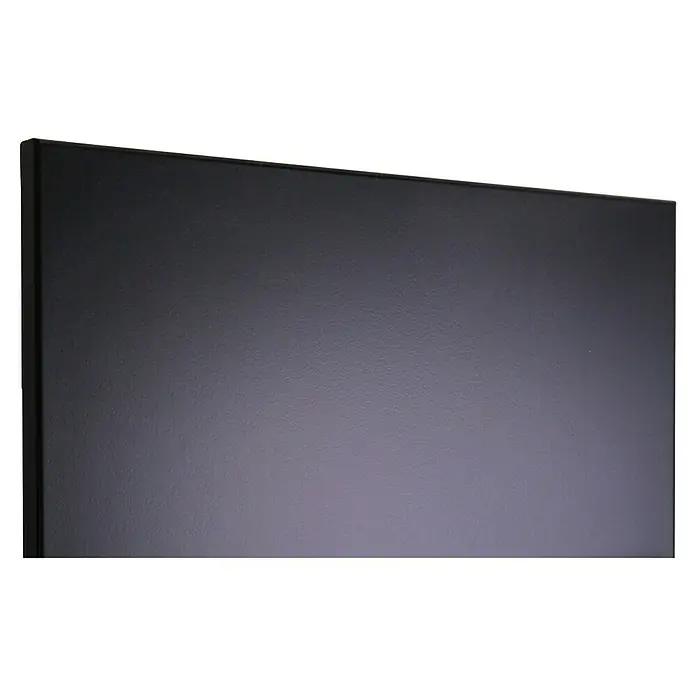 Badheizkörper Manhattan - B x H: 470 x 1.200 mm, Schwarz, Ohne Handtuchhalter, Nennleistung: 1.458 W - Nahaufnahme einer schlanken, mattschwarzen Metallplatte mit einem eleganten Rahmen, ideal für moderne Designs.