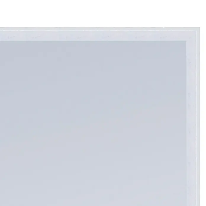 Espejo de pared Tampere - 43 x 133 cm, Blanco - Primer plano de un marco de fotos blanco con una textura sutil y un diseño moderno, ideal para exhibir obras de arte o fotos.