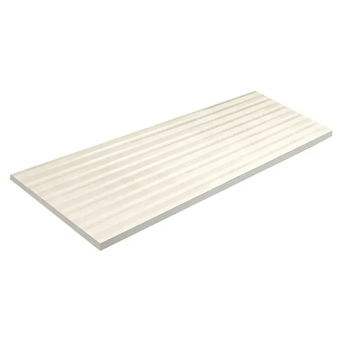 Wandfliese Gabana Dekor - 30 x 90 cm, Bone, Matt - Detaillierter Blick auf ein helles, strukturiertes Wandpaneel, das modernes Design und natürliche Textur vereint. Ideal für stilvolle Innenraumgestaltung.