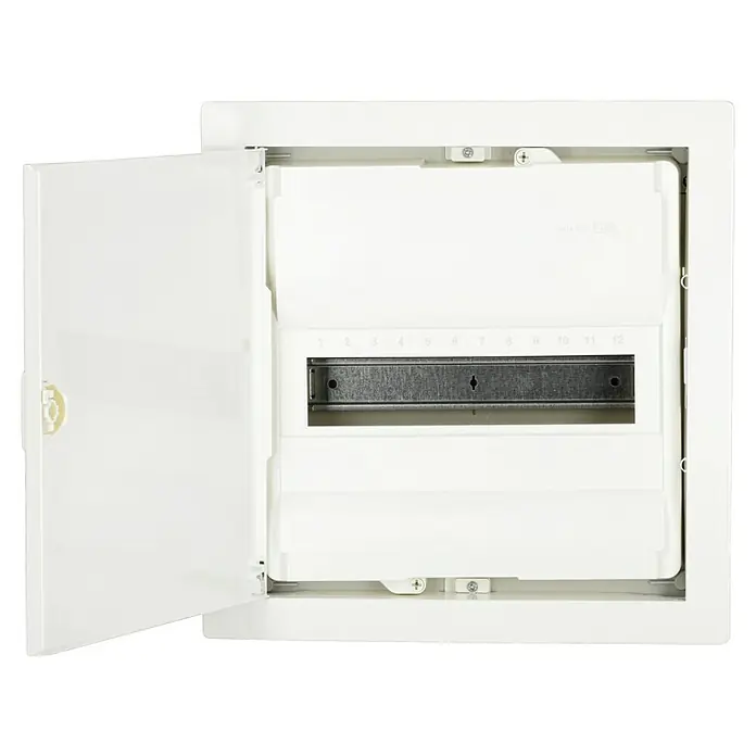 Hager Unterputz-Verteiler Volta VU12NC - Anzahl Reihen: 1 Stk., 34,8 x 35,6 cm, Weiß - Eine weiße, offene Sicherungsbox mit einem Metallschlitz in der Mitte und den Zahlen 1 bis 12 darüber, die Funktionalität und Organisation bietet.